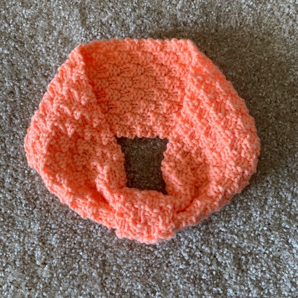 Handmade Peach Knit Headband - Picture 3 of 3